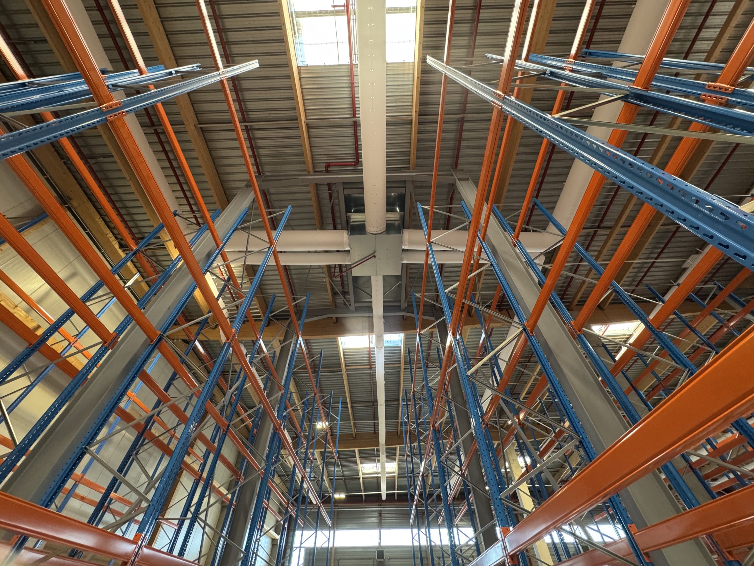etienne-f2a.jpg	Installation de gaines textiles F2A dans un entrepôt logistique de 30 000 m² près de Saint-Étienne