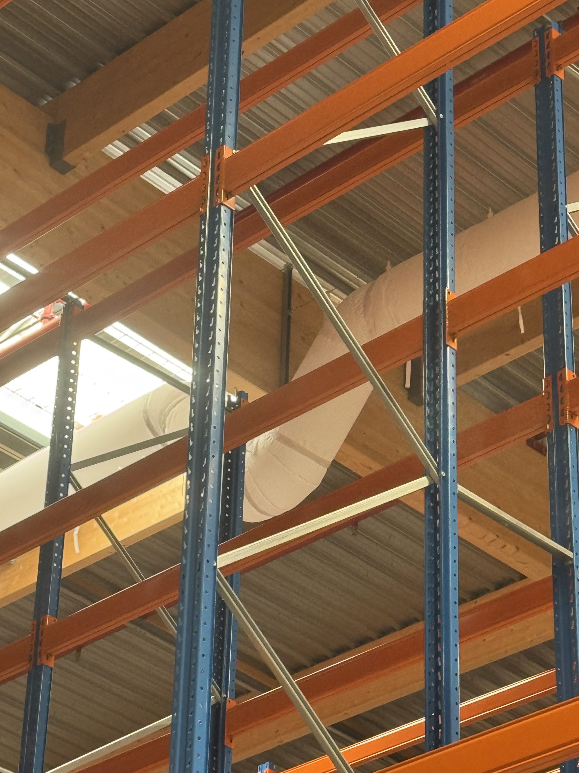Diffusion d'air précise avec les gaines Texi Jet pour maintien de température 15-25°C en stockage médical