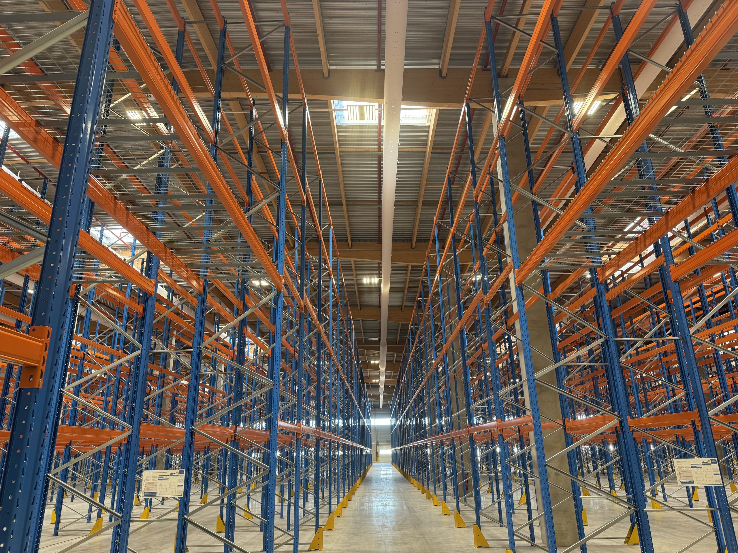 Réseau de gaines textiles haute performance installé par Acofroid pour le secteur pharmaceutique